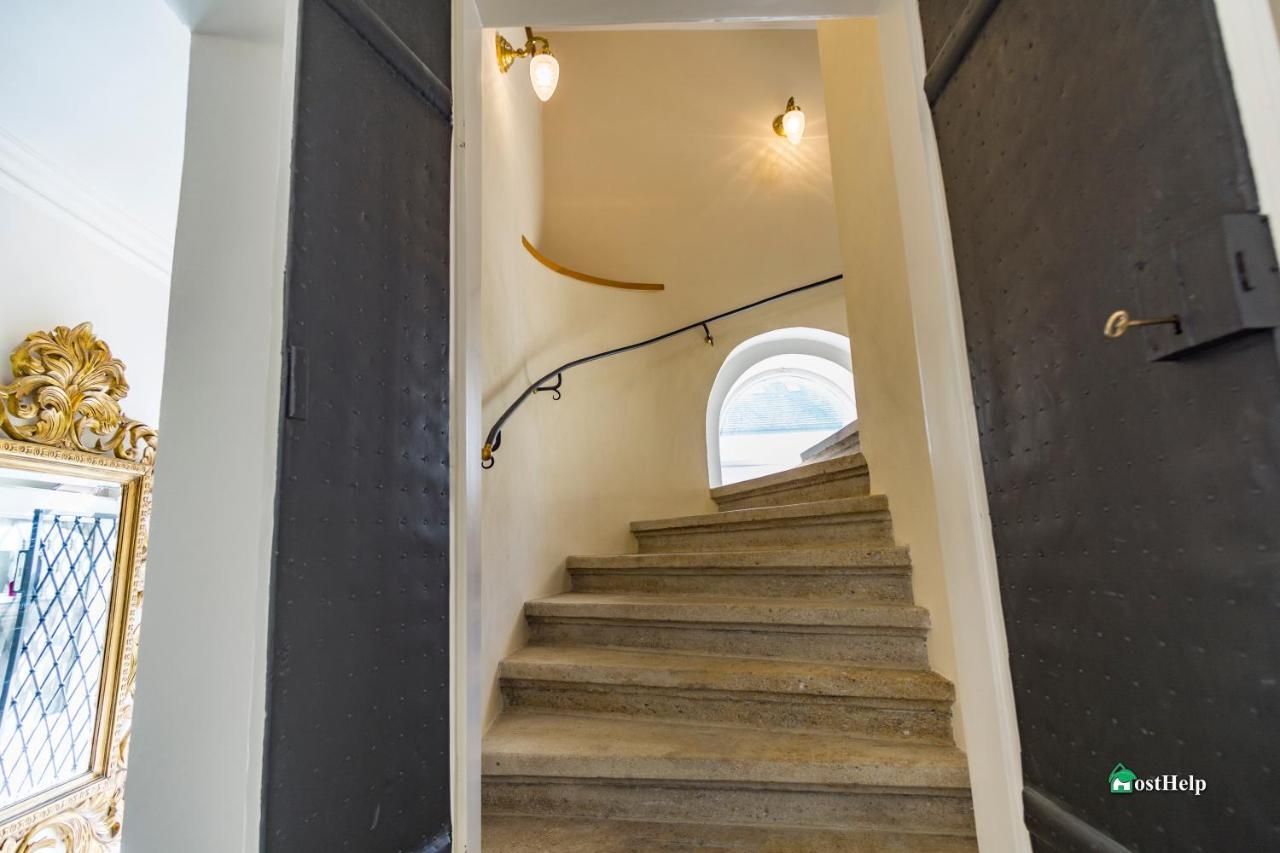 Unique Location With Hot-tub, Terrace And Garden * Prag