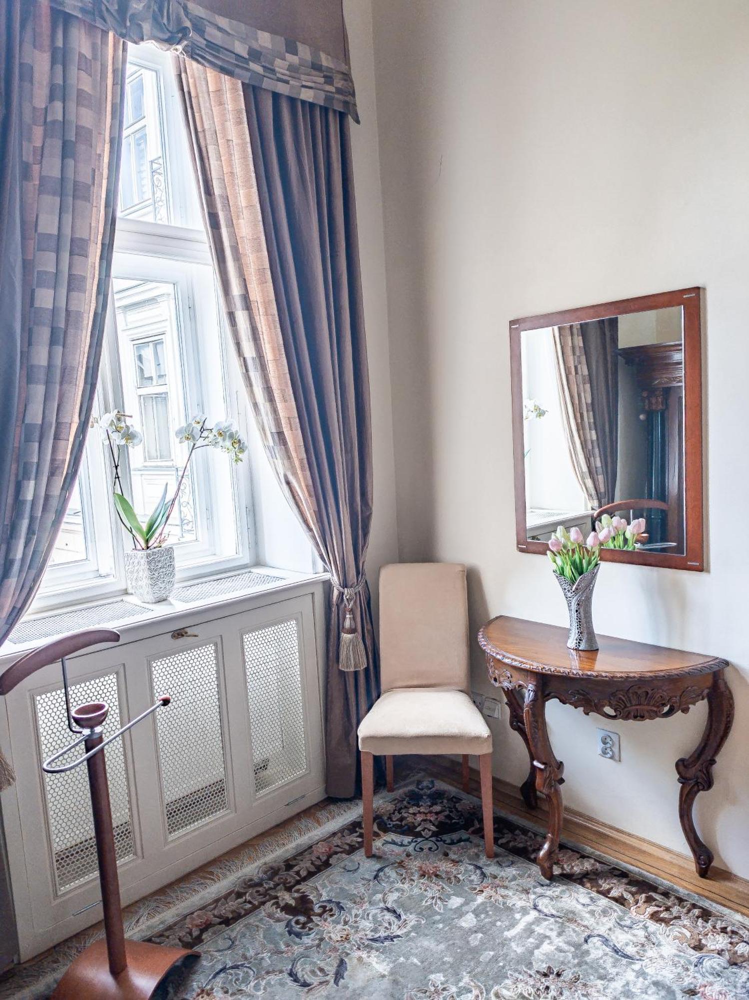 Unique Location With Hot-tub, Terrace And Garden Prag