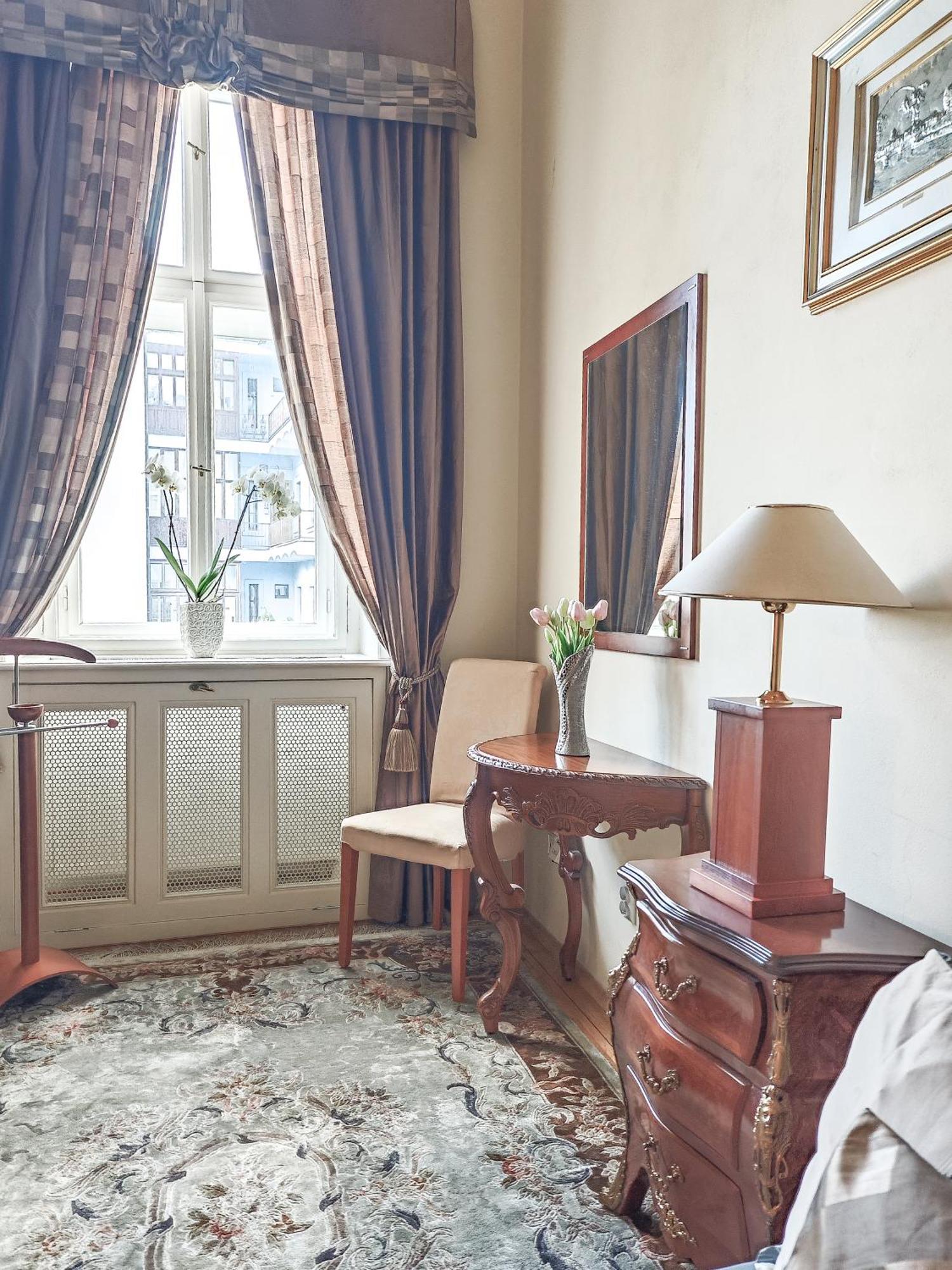 Unique Location With Hot-tub, Terrace And Garden * Prag