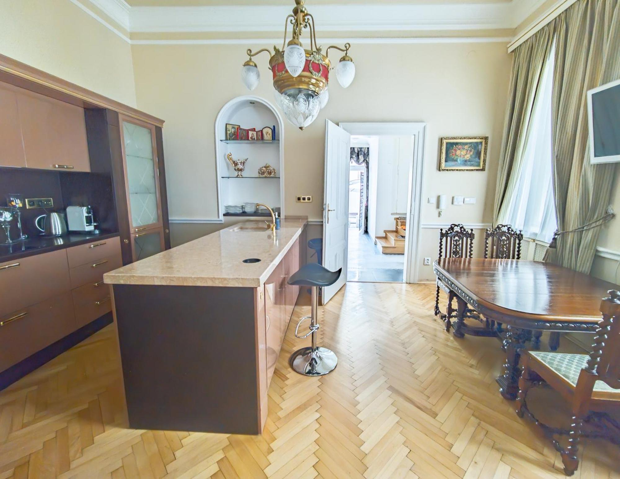 Unique Location With Hot-tub, Terrace And Garden * Prag