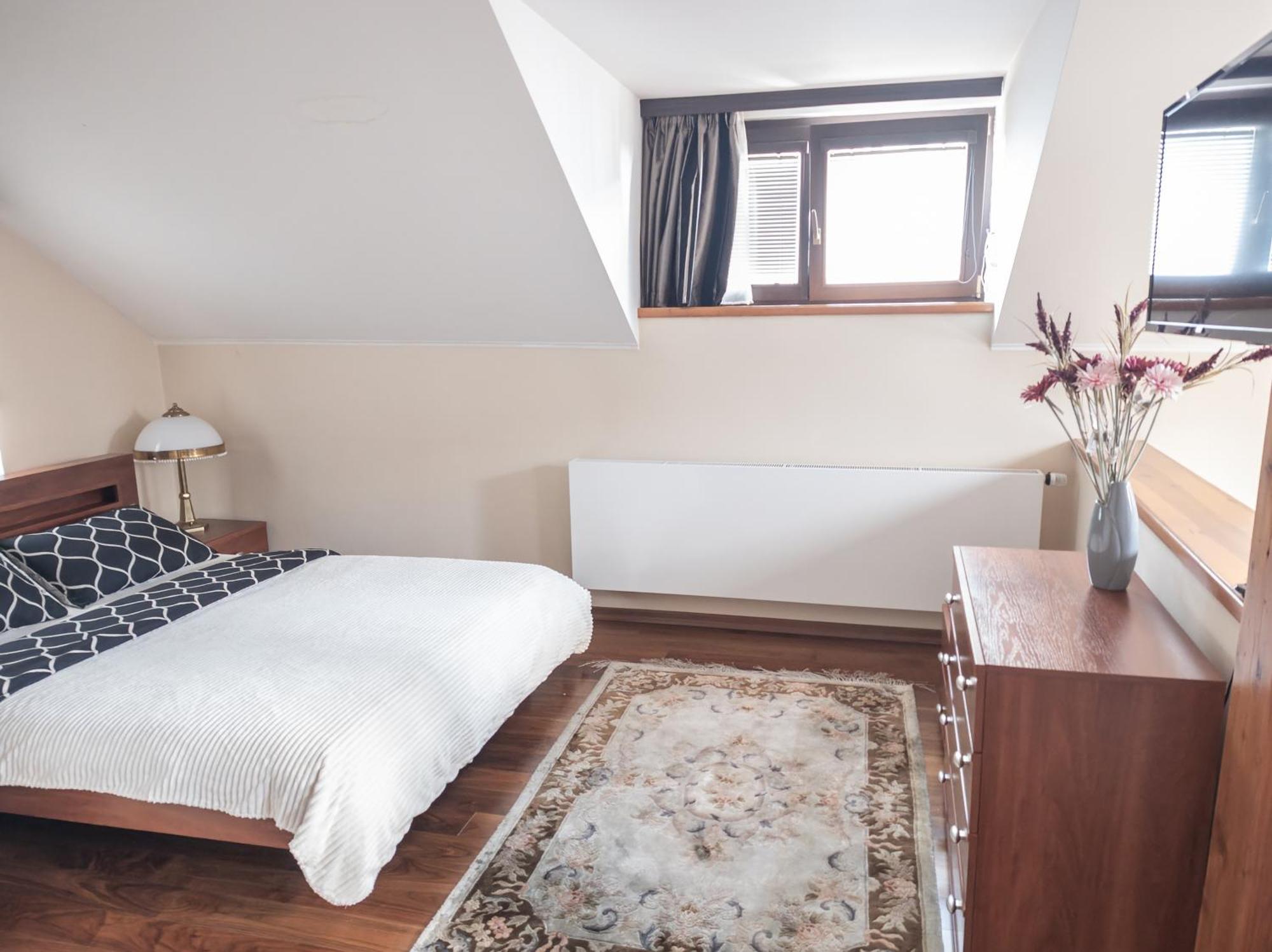 Villa Unique Location With Hot-tub, Terrace And Garden Prag
